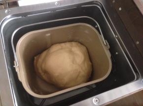 面团和好后选择面包机的发酵功能50分钟