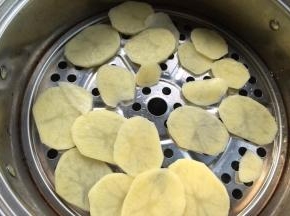 土豆切片蒸10分钟
