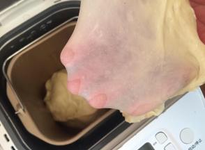 面团材料揉出薄膜
