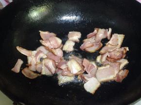 小火煎至焦香，盛出备用