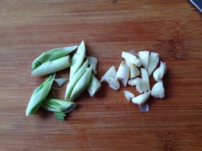 葱、蒜切片