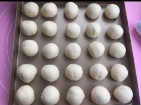 依次放入烤盘里。