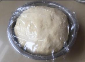 主材里的所有材料揉成团，放冰箱冷藏发酵12小时以上（5度）