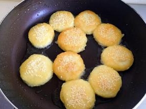 煎至两面金黄出锅。