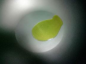 热锅倒入适量的油