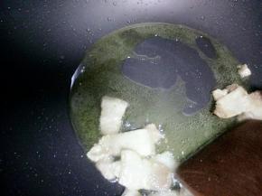 炒出油以后，把油倒出去