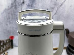 盖上盖子启动豆浆机。