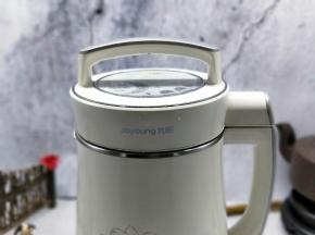 盖上盖子启动豆浆机。