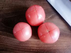 西红柿表面切十字