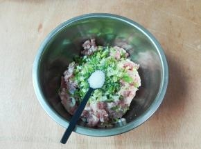 放一小勺糖