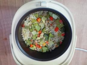 时间到了，饭好了，放适量盐拌匀