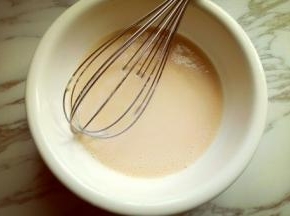 搅拌均匀的面糊。