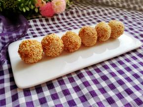 炸好了，趁热吃，又糯又香又甜，很不错哦。