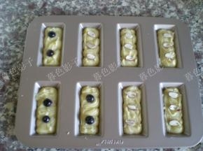 八分满即可，放上自己喜欢的果脯或者果仁