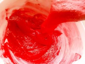 混合均匀呈丝带状，注意不要太干也不要太稀。