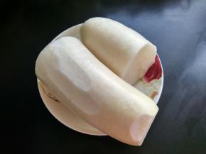 准备好萝卜洗净。