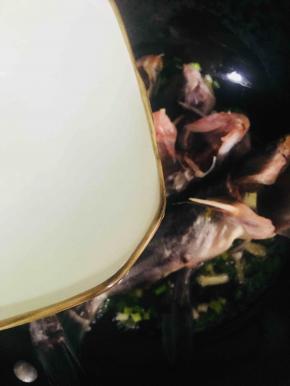 和热水，热水一次放足