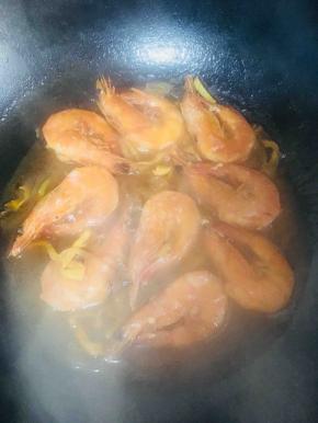 五分钟后开大火收汁