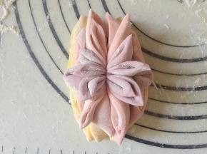 做好后松弛20分钟，大火煮开转小火15分钟，关火后焖5分钟出锅