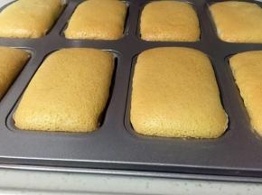 烤箱预热上下火135度，烤30分钟，然后转145度烤10分钟。