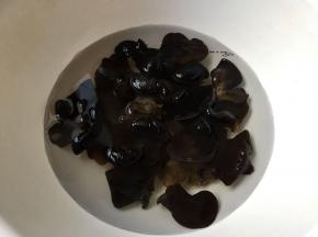 黑木耳提前浸泡
