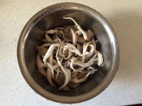 蘑菇摘洗干净