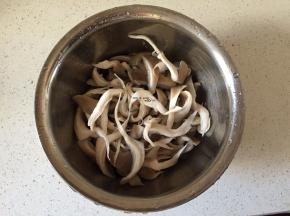 蘑菇摘洗干净