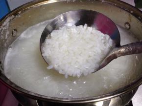 这个时候看到米粒开花、汤微稠