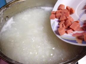 加入火腿粒