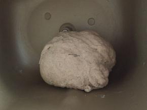 按照先液体后粉类揉面十五分钟