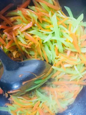 翻炒均匀即可出锅