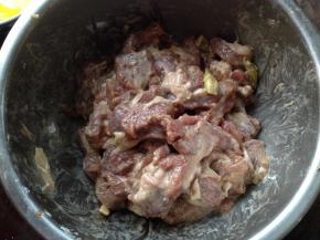 再次抓匀腌制20分钟