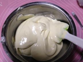 再倒回剩余的蛋白内翻拌均匀