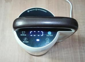 插上插头，选择面糊键开关工作，做好肉皮糊