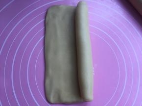 然后从一边卷起