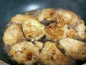 加入一小碗清水。