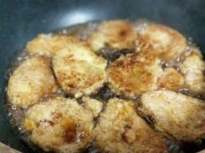 加入一小碗清水。