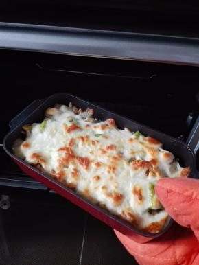 看奶酪表面至金黄色时取出，趁热食用