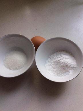 准备材料，没有柠檬汁可以不用，主要起到给鸡蛋去腥的作用