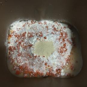 除黄油外的材料放入面包桶一个和面程序