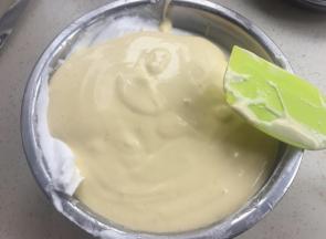 再倒回剩余蛋白里拌匀