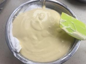 再倒回剩余蛋白里拌匀