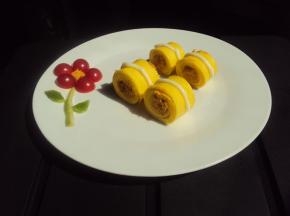 切段，摆盘、淋上沙拉酱