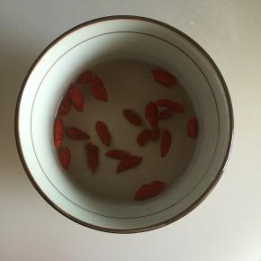 枸杞子清水泡软