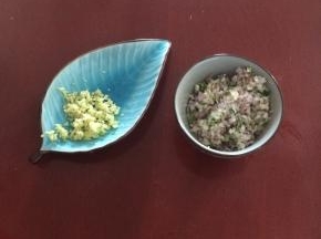 葱、姜剁碎末