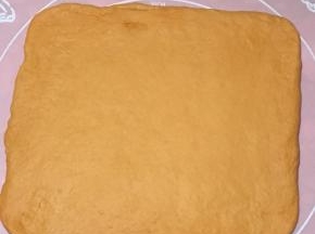 擀成长方形薄片