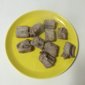 煮好的排骨捞出沥干水分