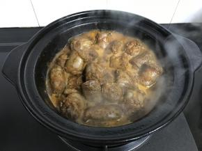 加入没过鸭脖的水。