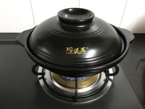 加盖大火转中小火煮40分钟左右。