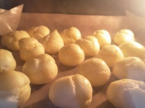 先190度烤到泡芙体爆开上色